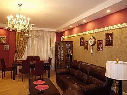 spacious lounge (5).JPG