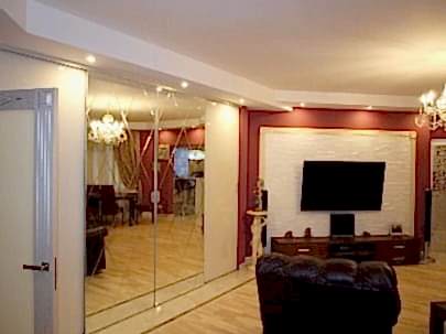 spacious lounge (7).JPG