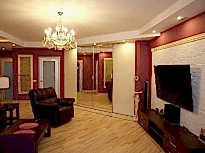 spacious lounge (2).JPG