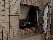 Скрытый люк под кафель в экране под ванной в открытом положении